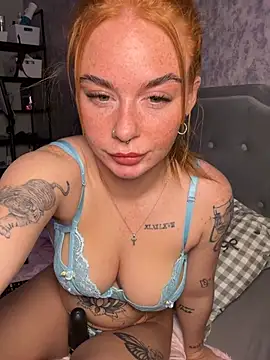 Ellieskyyee1 online show from March 1, 11:18 pm