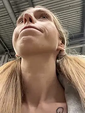 Snapshot of kira_mia chatting on November 30, 6:34 pm kira mia online show from November 30, 6:34 pm