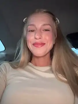 kira mia online show from March 2, 3:30 pm