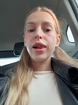 kira mia online show from March 27, 3:56 pm