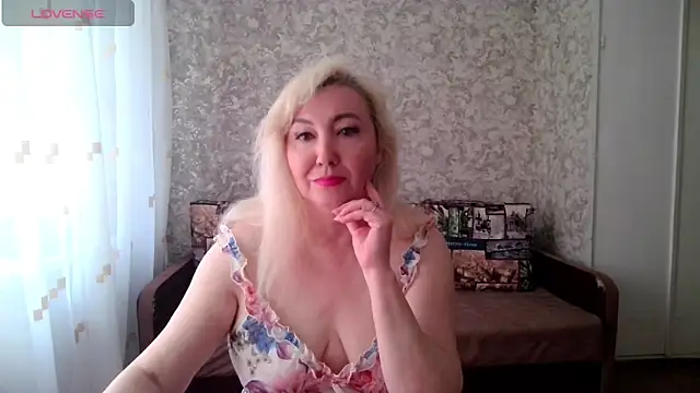 LadyKriss online show from April 2, 6:00 am