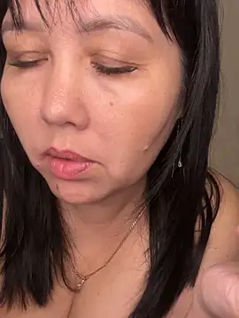 Love  Mom online show from October 24, 6:26 pm