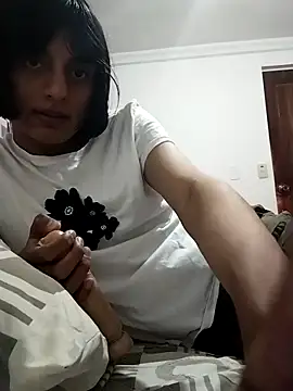 Snapshot of sophiasleepy1 chatting on October 28, 6:43 pm sophiasleepy1 online show from October 28, 6:43 pm