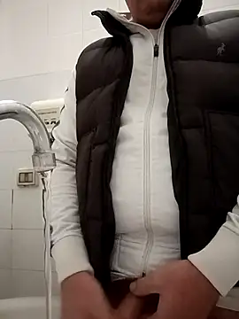 Snapshot of Romaeterna_ chatting on October 24, 5:42 pm Romaeterna online show from October 24, 5:42 pm