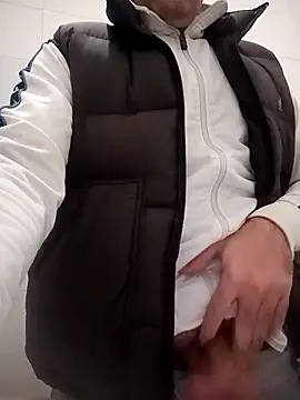 Snapshot of Romaeterna_ chatting on December 19, 8:16 pm Romaeterna online show from December 19, 8:16 pm