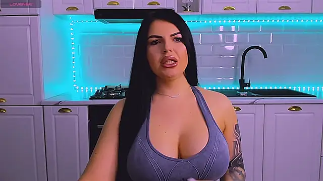 RheaLynn online show from March 25, 9:32 pm