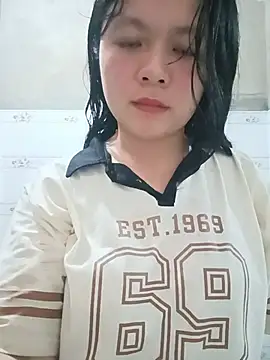lisa-bae00 online show from July 4, 3:18 pm