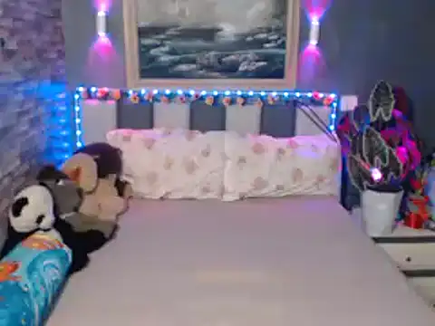 Snapshot of HotNathalie6900 chatting on February 4, 12:33 pm HotNathalie6900 online show from February 4, 12:33 pm