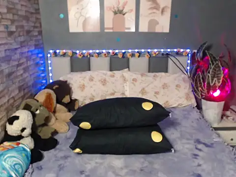 Snapshot of HotNathalie6900 chatting on February 14, 4:04 pm HotNathalie6900 online show from February 14, 4:04 pm