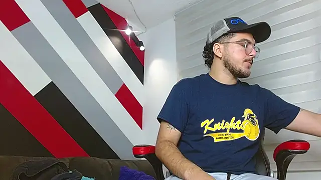 Snapshot of Zac_Golden chatting on April 23, 12:04 pm Zac Golden online show from April 23, 12:04 pm