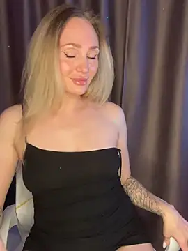 Snapshot of Drink_me_all_up chatting on December 2, 9:43 pm Drink me all up online show from December 2, 9:43 pm