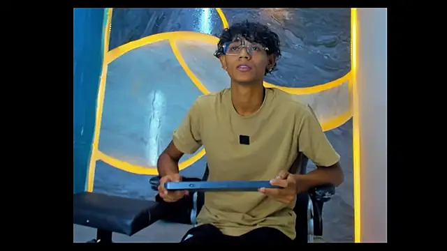 Snapshot of Sex_Boy_33_ chatting on October 24, 4:53 am Sex Boy 33 online show from October 24, 4:53 am