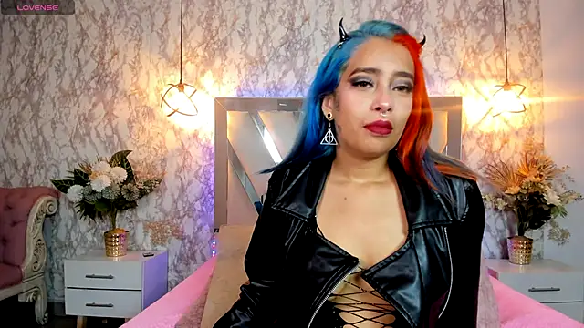 Snapshot of Cristall_ravven chatting on October 21, 2:18 pm Cristall ravven online show from October 21, 2:18 pm