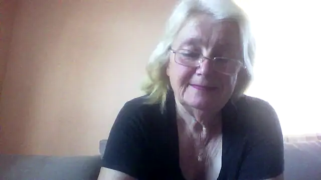 AmyLove353 online show from July 15, 4:40 am