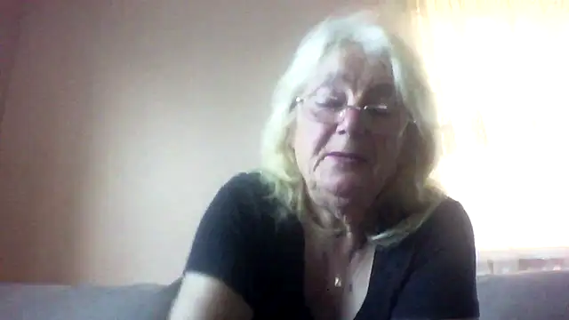 AmyLove353 online show from July 28, 4:08 am