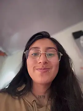 Violeet-Smith online show from March 30, 4:30 pm