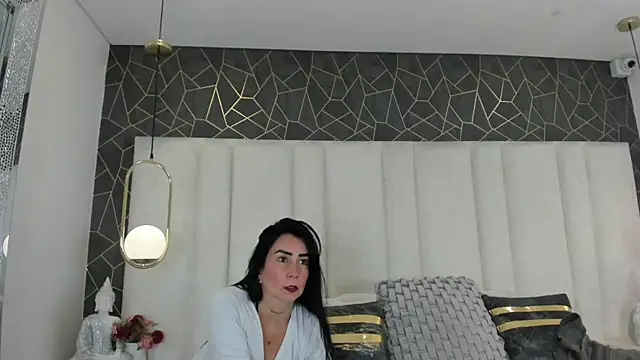 AnnieLove  online show from December 18, 12:00 pm