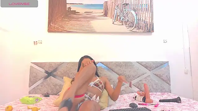 Snapshot of helleennhoot chatting on November 18, 1:00 am helleennhoot online show from November 18, 1:00 am