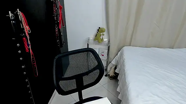 Emilyvalk  online show from March 6, 9:33 pm