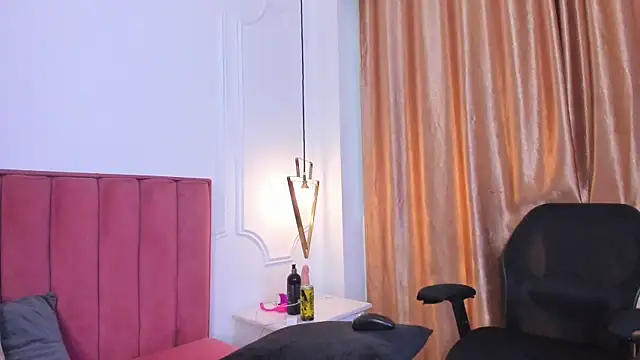 Snapshot of Celina_Kyle1 chatting on November 8, 8:07 pm Celina Kyle1 online show from November 8, 8:07 pm