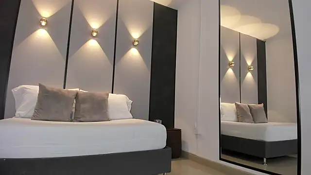 mia collins96 online show from March 3, 2:18 am