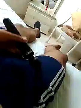 Snapshot of Alexxx_feethis chatting on November 10, 8:19 pm Alexxx feethis online show from November 10, 8:19 pm