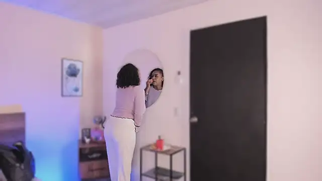 Snapshot of YariRose chatting on November 29, 1:58 pm YariRose online show from November 29, 1:58 pm