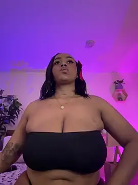 YariRose online show from April 6, 4:19 pm