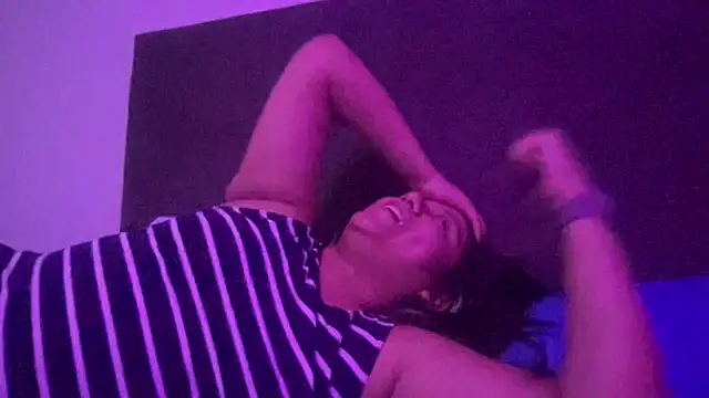 Kmiii21 online show from April 26, 3:59 am