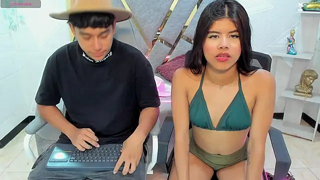 Snapshot of Sidney_Brownn chatting on November 17, 9:53 pm Sidney Brownn online show from November 17, 9:53 pm