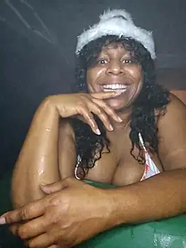 Snapshot of BluEternity84 chatting on October 29, 2:14 am BluEternity84 online show from October 29, 2:14 am