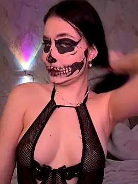 KailyBell online show from October 31, 3:57 pm