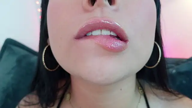 mia roux1 online show from April 11, 8:13 pm