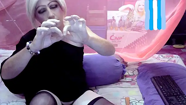 Snapshot of horni4luv chatting on July 17, 11:42 pm horni4luv online show from July 17, 11:42 pm