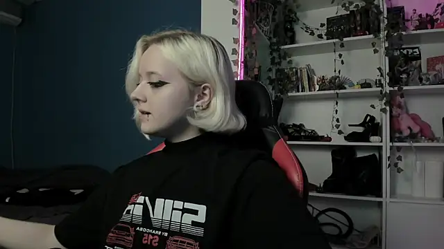 Holy Mistress S online show from November 12, 8:59 am