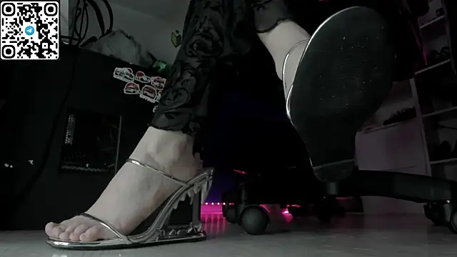 Holy Mistress S online show from June 17, 7:22 am