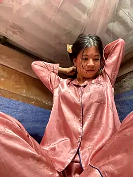 Snapshot of ninixinh chatting on October 30, 1:01 pm ninixinh online show from October 30, 1:01 pm