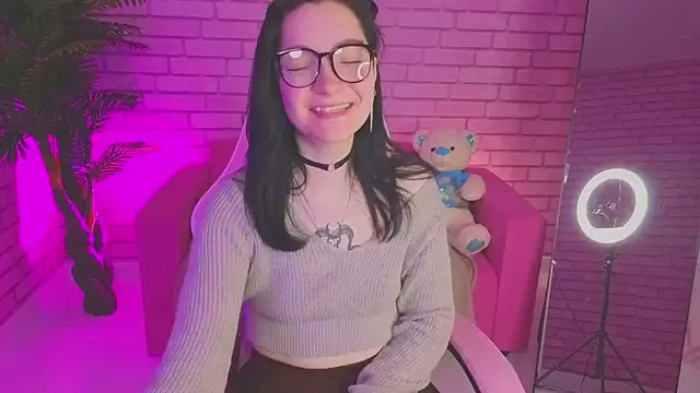 Snapshot of Linda_Sweetiest chatting on November 21, 1:48 am Linda Sweetiest online show from November 21, 1:48 am