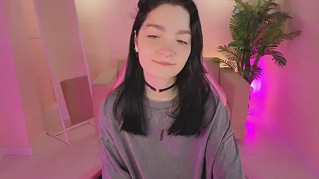 Snapshot of Linda_Sweetiest chatting on December 4, 12:31 am Linda Sweetiest online show from December 4, 12:31 am