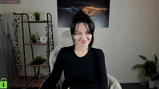 Sara Devills online show from December 15, 1:15 pm