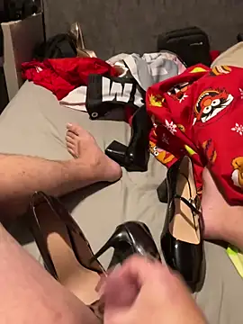 Snapshot of fortheloveofheels74 chatting on December 3, 10:30 pm fortheloveofheels74 online show from December 3, 10:30 pm