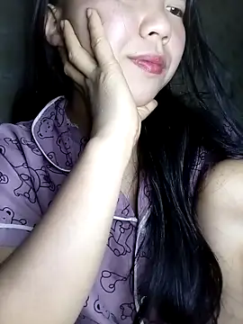 Quynhsumon online show from January 17, 3:28 pm