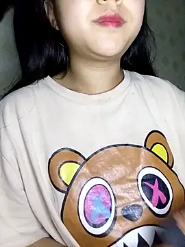 Quynhsumon online show from February 22, 2:48 pm