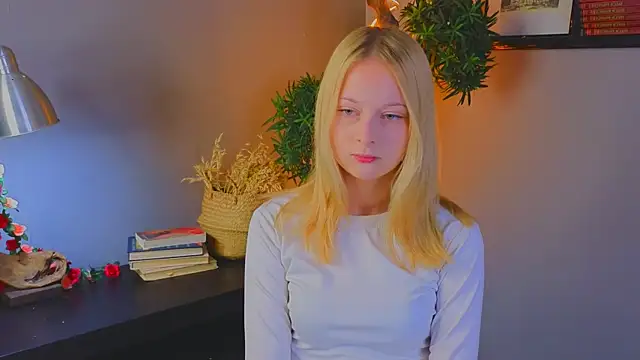 YungLyssy online show from November 10, 2:43 am