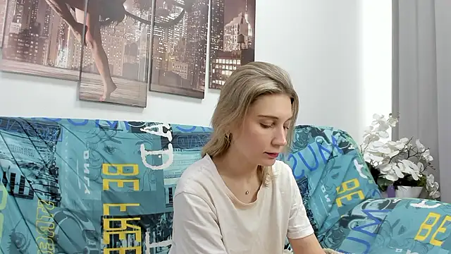 Tenderly Sophie online show from March 9, 1:31 am