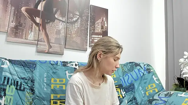 Tenderly Sophie online show from March 13, 1:34 am