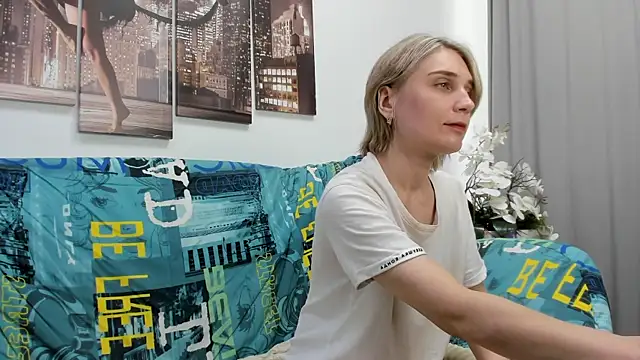 Tenderly Sophie online show from June 7, 1:21 am