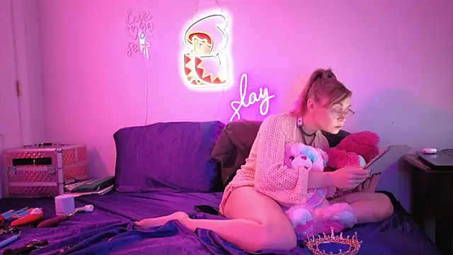 daddysprincess731 online show from April 12, 3:11 am