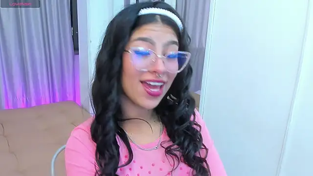 Claire Aristizabal  online show from November 29, 8:23 pm