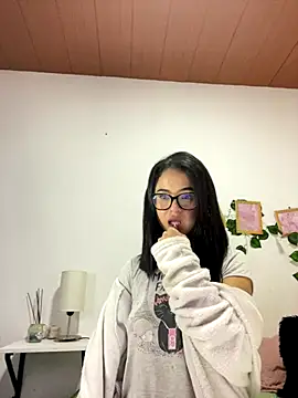 Snapshot of Evelinmiller97 chatting on December 4, 1:59 am Evelinmiller97 online show from December 4, 1:59 am